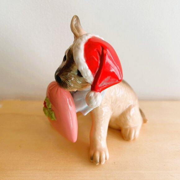 Coalport Whiskers and Paws "With Love" Christmas Figurine - Picture 5 of 14